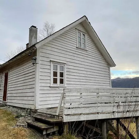 8 Person In Akra-by Traum