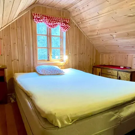 8 Person In Akra-by Traum * Åkra